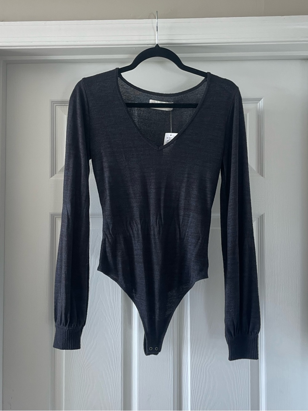 NWT Abercrombie & Fitch Black V-Neck Long Sleeve Bodysuit size medium